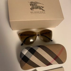 Burberry Sunglasses BE4117